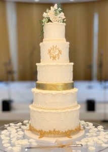 Traditional royal iced wedding cake sugar flowers roses piping piped classic romantic 5 tier lambeth vintage elegant luxury gold leaf white